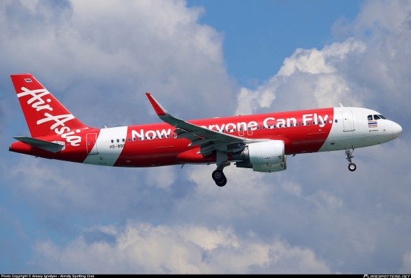 Copiloto comandava avião da AirAsia no momento da queda