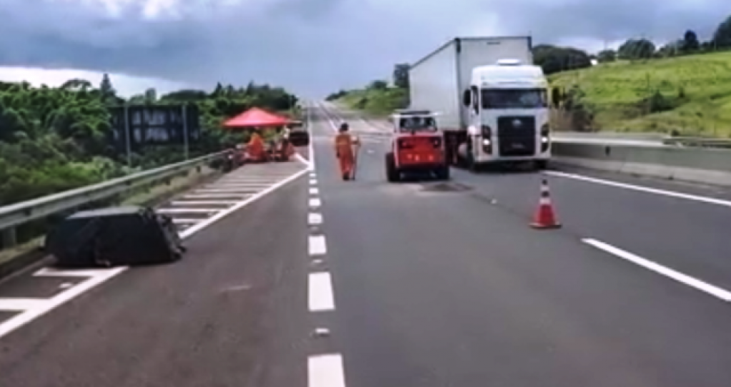 Rodovia SP-294 interditada em Garça tem liberação parcial; vídeo