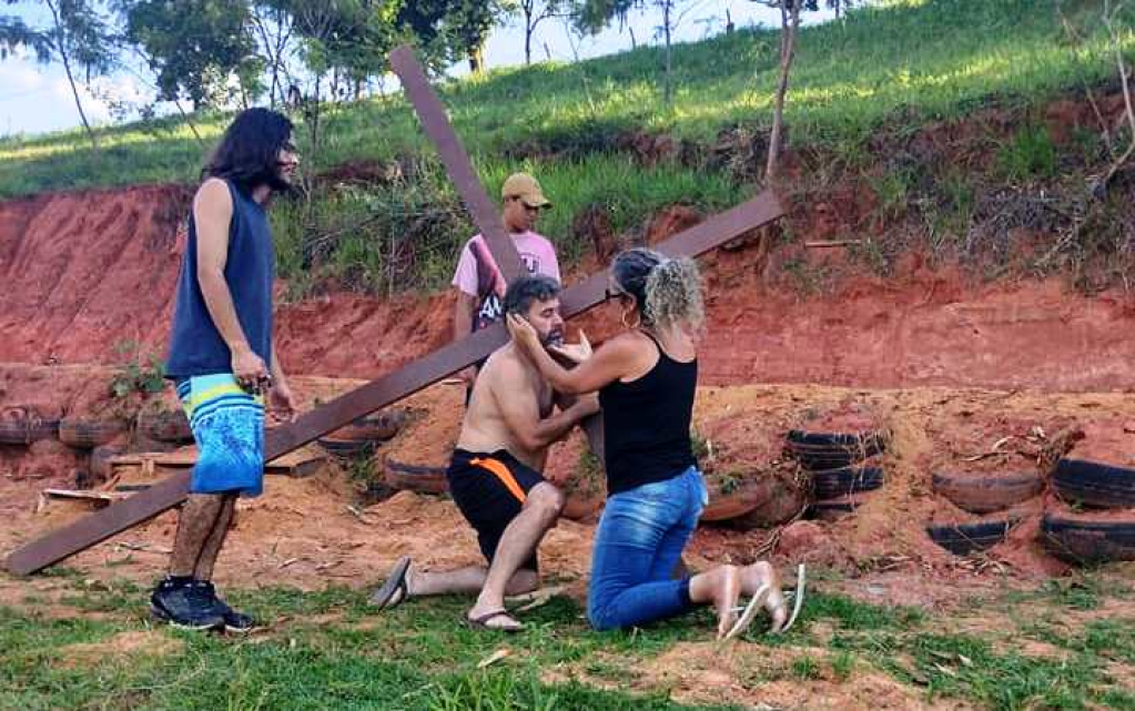 Teatro da Paixão de Cristo terá trabalho noturno até sexta; evento com shows no sábado