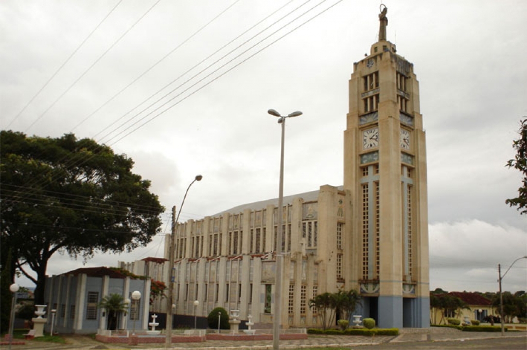 Santuário faz almoço com leilão de gado em Vera Cruz