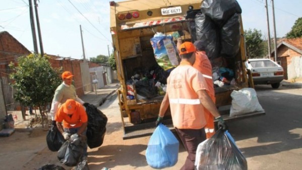 Coleta de lixo muda a partir de segunda; veja os roteiros