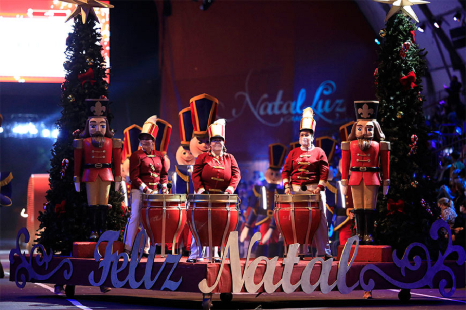 "O Grande Desfile de Natal", espetáculo do festival "Natal Luz", em Gramado.. Foto: Natal Luz/Divulgação