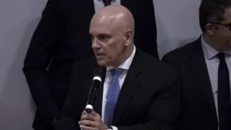 Redação GPS Moraes suspende processos iniciados por resolução do CFM sobre aborto