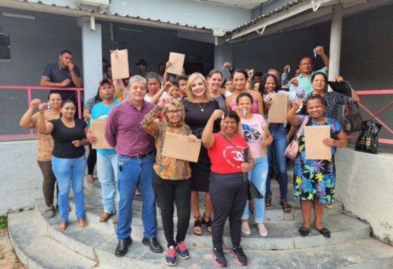 Pompeia entrega 40 casas populares do Residencial Izabel Maria da Silva