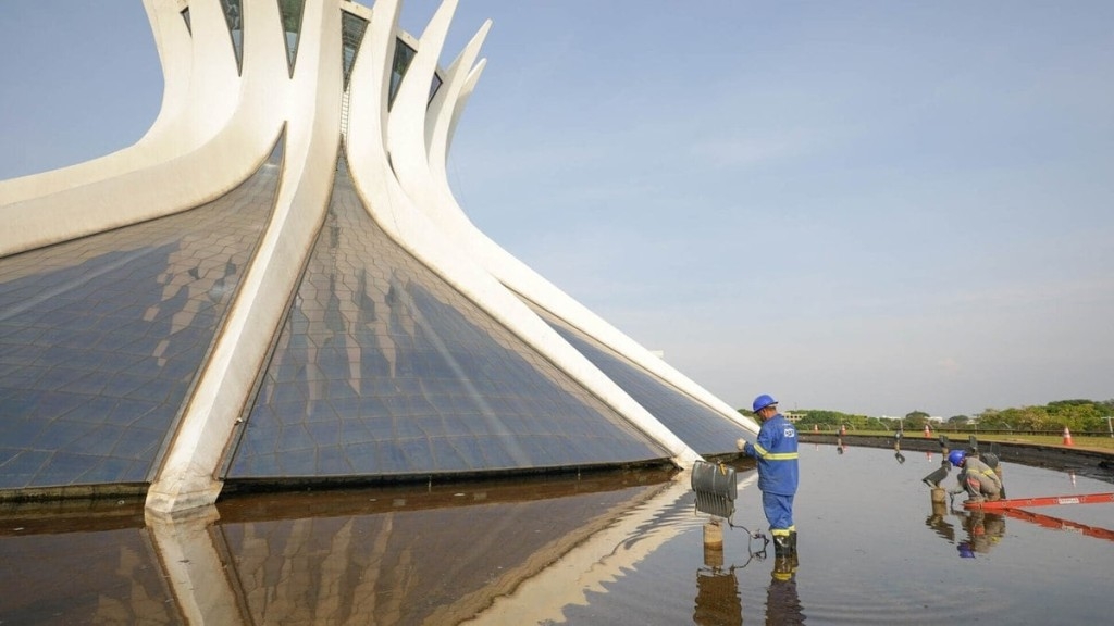 Redação GPS Com ajuda de reeducandos, Catedral de Brasília ganha mutirão de limpeza Redação GPS Com ajuda de reeducandos, Catedral de Brasília ganha mutirão de limpeza