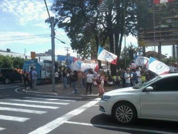 Calote nos salários paralisa unidades de saúde