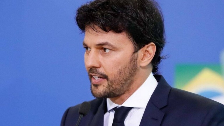 Em tom de crítica, Fábio Faria diz que Lula daria auxílio de mil reais