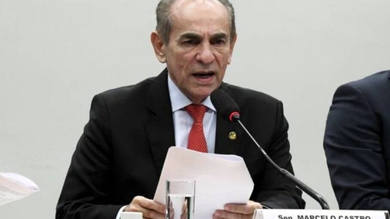 Auxílio Brasil pode ficar fora do teto de gastos em 2023, diz relator