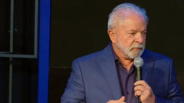 Lula diz que Bolsonaro 'segue rito fascista' ao negar as eleições