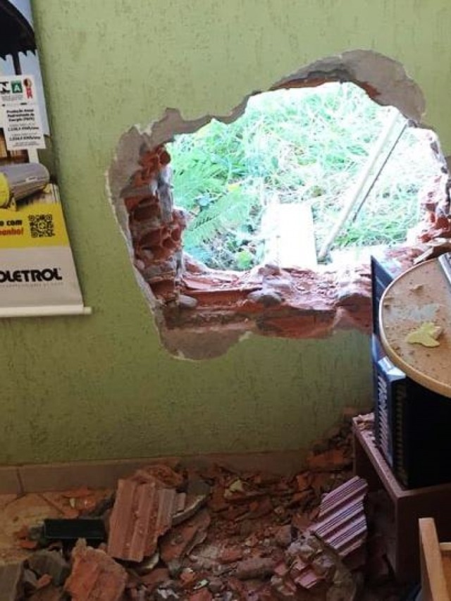 Onda de crimes – Ladrões estouram parede para invadir loja em Garça
