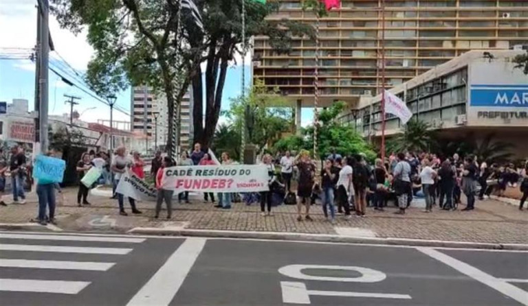 Servidores protestam em Marília e pedem negociação para índice de reajuste