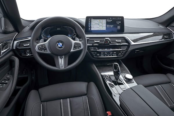 BMW 530e Luxury. Foto: Divulgação