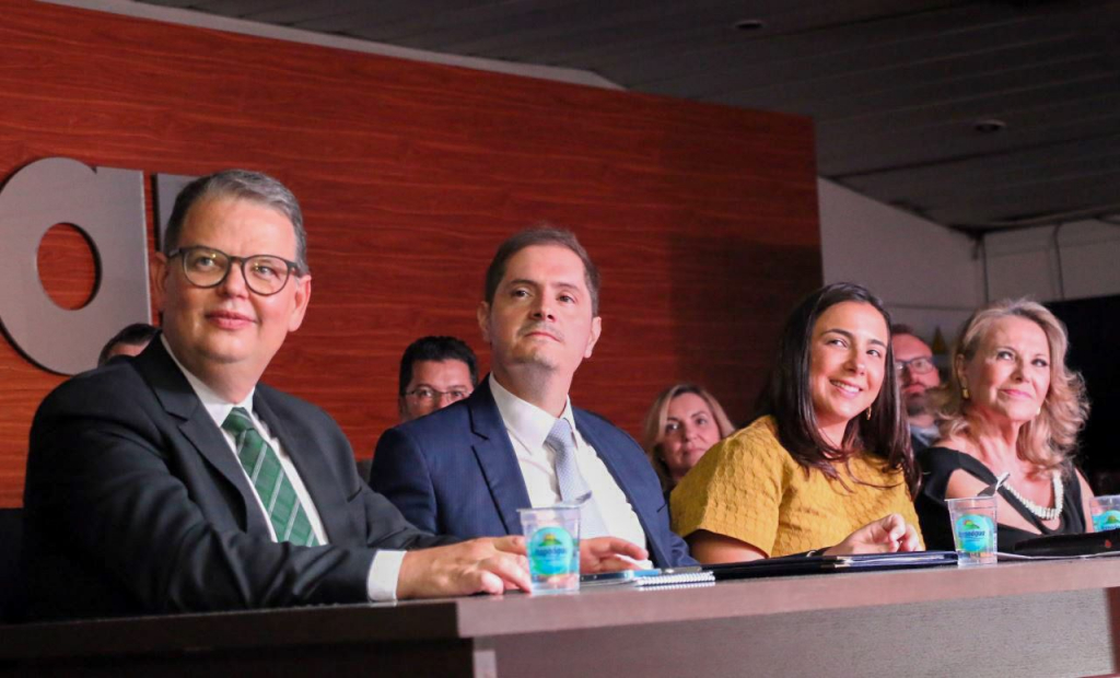 Novo docente do curso de Direito da Unimar, o atual Advogado Geral da União, o Ministro Bruno Bianco, palestrou aos alunos e a comunidade