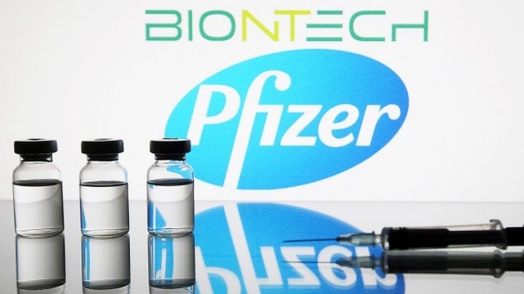 Novo lote de vacinas da Pfizer chega ao Brasil