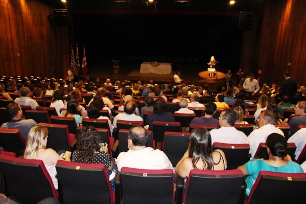 Secretários foram empossados em cerimônia no Teatro