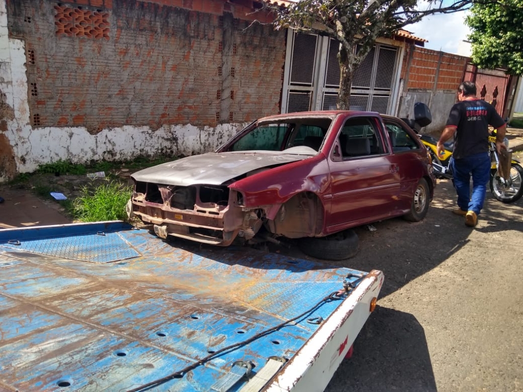 Marília tem mais 18 carros e carcaças atuados por abandono em bairros Marília tem mais 18 carros e carcaças atuados por abandono em bairros
