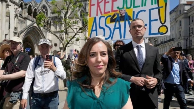 ESTADÃO CONTEÚDO Lula pede liberdade de Julian Assange, que ganhou direito a novo recurso na Justiça britânica