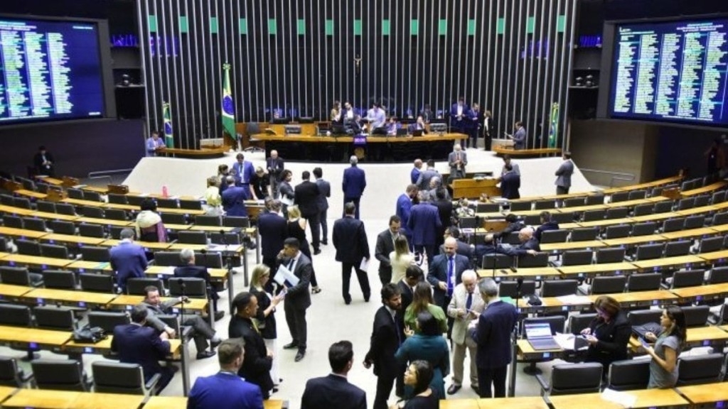 Redação GPS Aprovado projeto que volta a cobrar imposto de importação em compras de até US$ 50