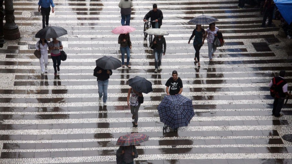 Feriado de Finados deve ter tempo ameno e chuvoso em São Paulo Feriado de Finados deve ter tempo ameno e chuvoso em São Paulo