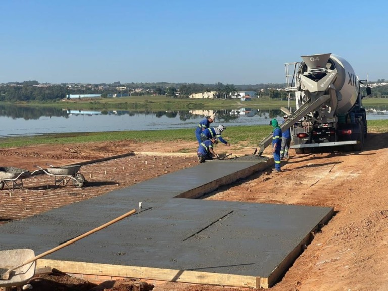 Aquaville Eco Resort - Condomínio na Angra Doce faz plantão, mostra obras de chalés, bar do lago e mais