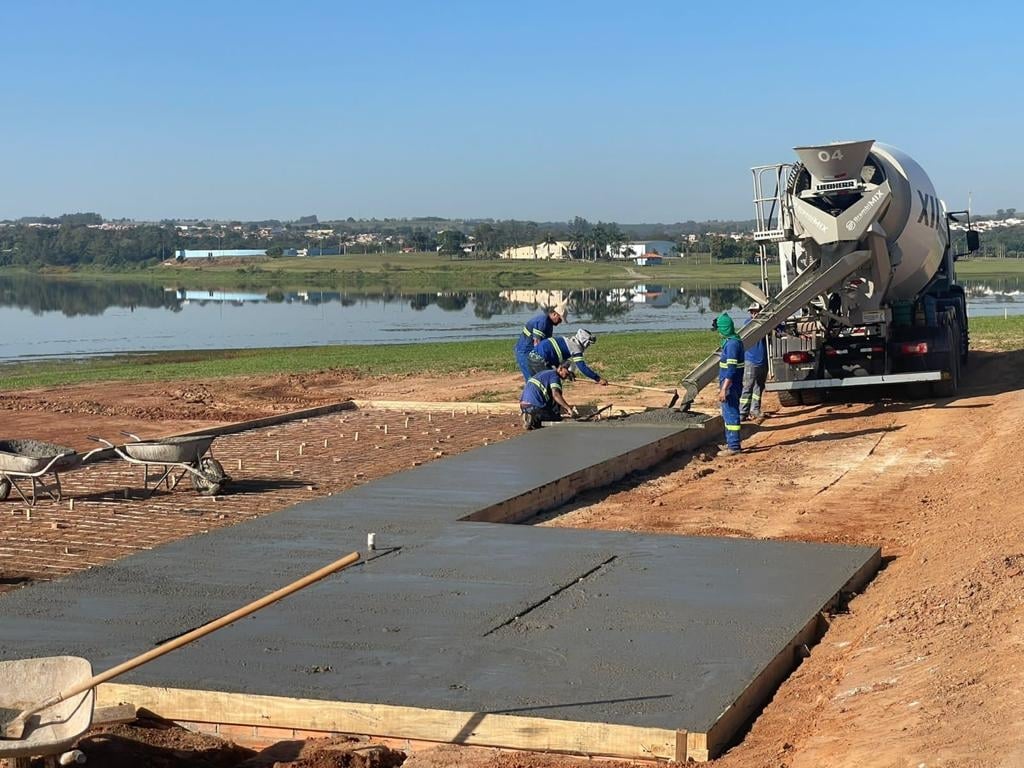 Aquaville Eco Resort - Condomínio na Angra Doce faz plantão, mostra obras de chalés, bar do lago e mais