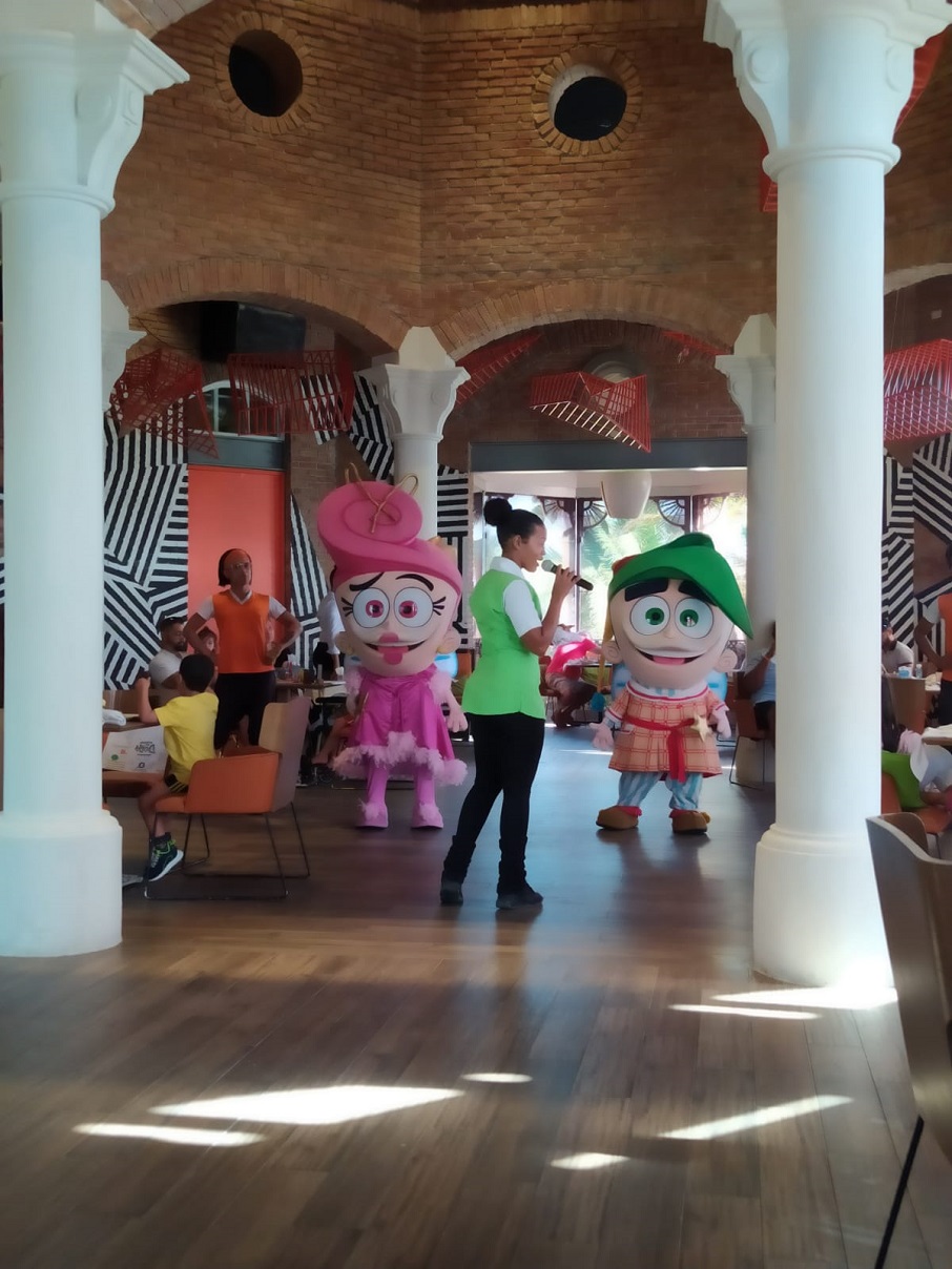 Apresentação com personagens no Zest.. Foto: Nickelodeon Resort Punta Cana/ Divulgação