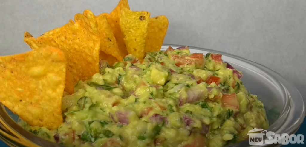 Aprenda a fazer um acompanhamento de abacate! Guacamole – comida Mexicana!