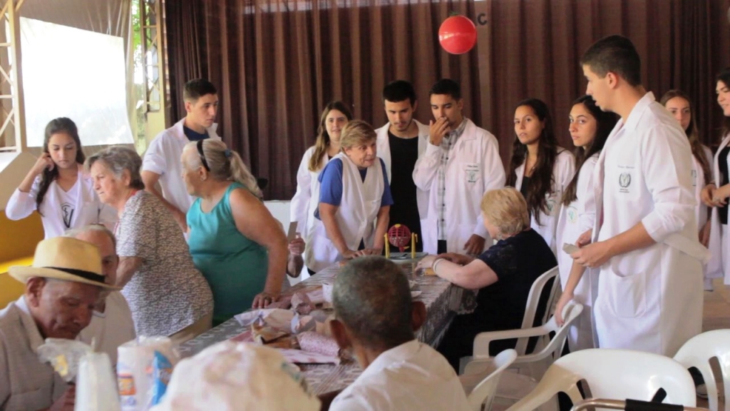 Veterinária da Unimar promove ações com idosos do Lar São Vicente de Paulo