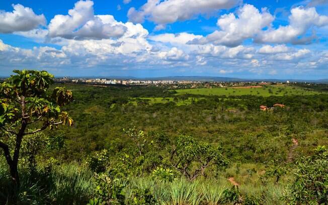 Parque Estadual Serra de Caldas e sua paisagem exuberante.