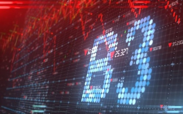 Ibovespa fecha em alta e PETR4 modera perdas