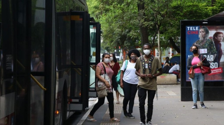 SP: uso de máscara deixará de ser obrigatório em transporte público