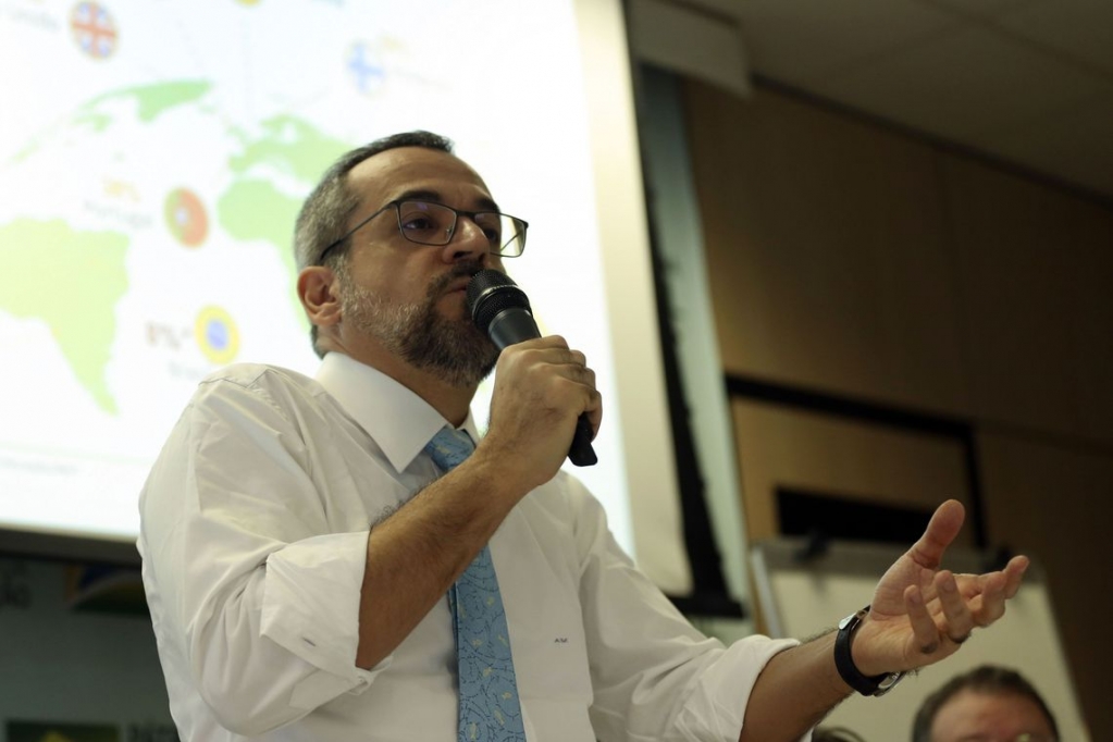 Abraham Wientraub, ministro da Educação, durante encontro com jornalistas nesta terça