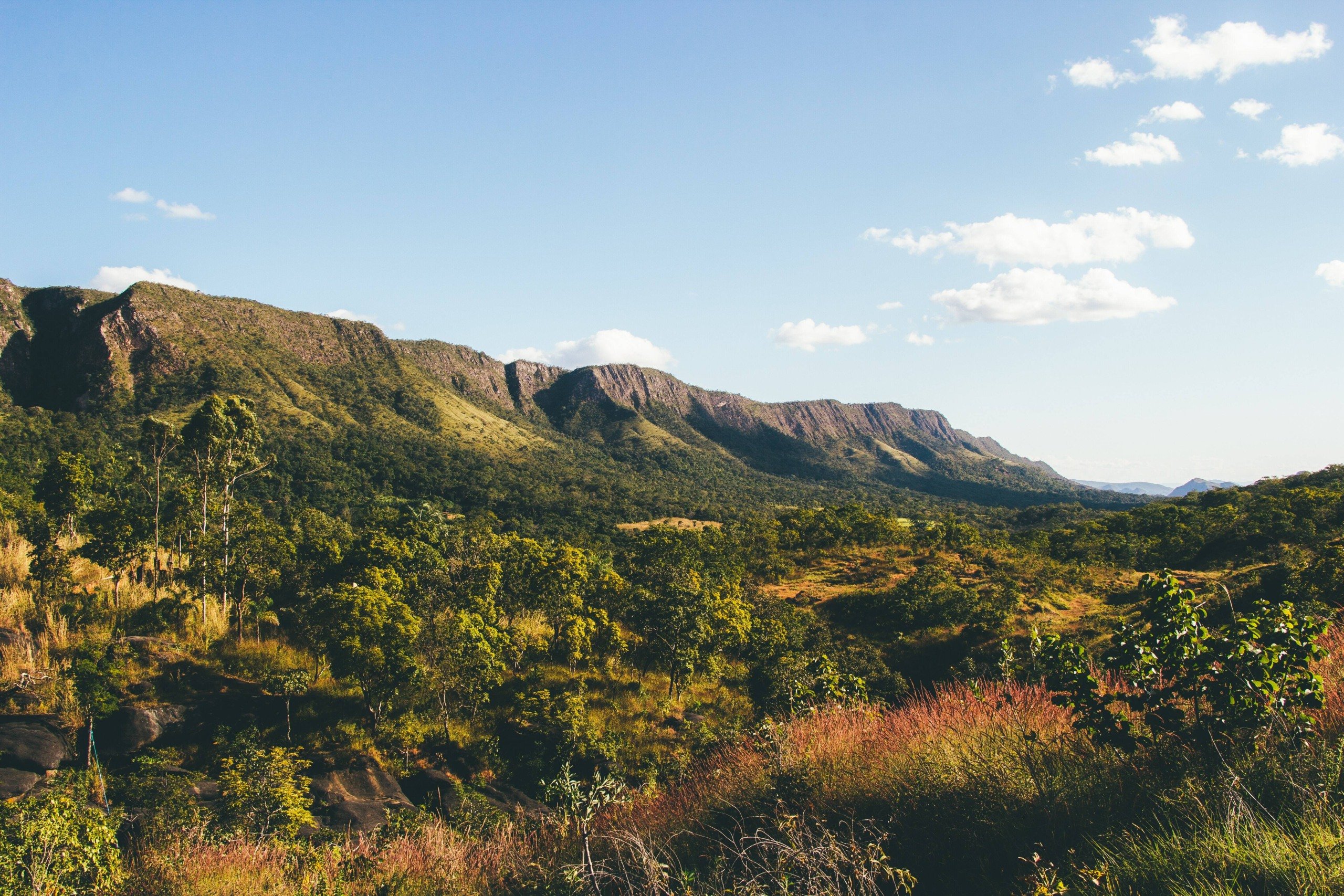 Destino dos famosos: ecoturismo e cachoeiras na Chapada dos Veadeiros. Foto: j balla photography / unsplash