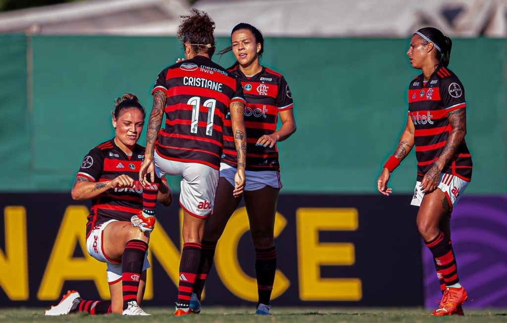 Flamengo goleia Santos por 7 a 0 e sobe algumas posições no Brasileiro Feminino