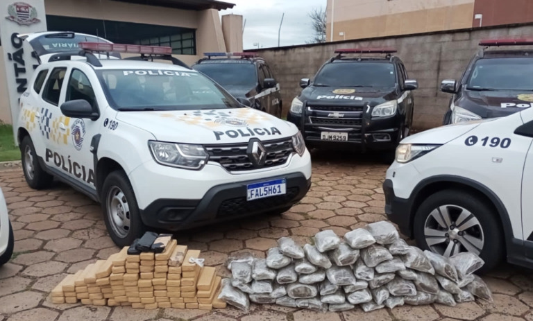 Polícia rodoviária prende quatro e apreende 71kg de maconha na SP-333