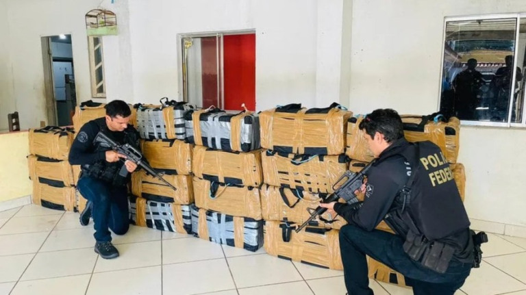 Polícia Federal apreende mais de 700 kg de cocaína com casal no ES