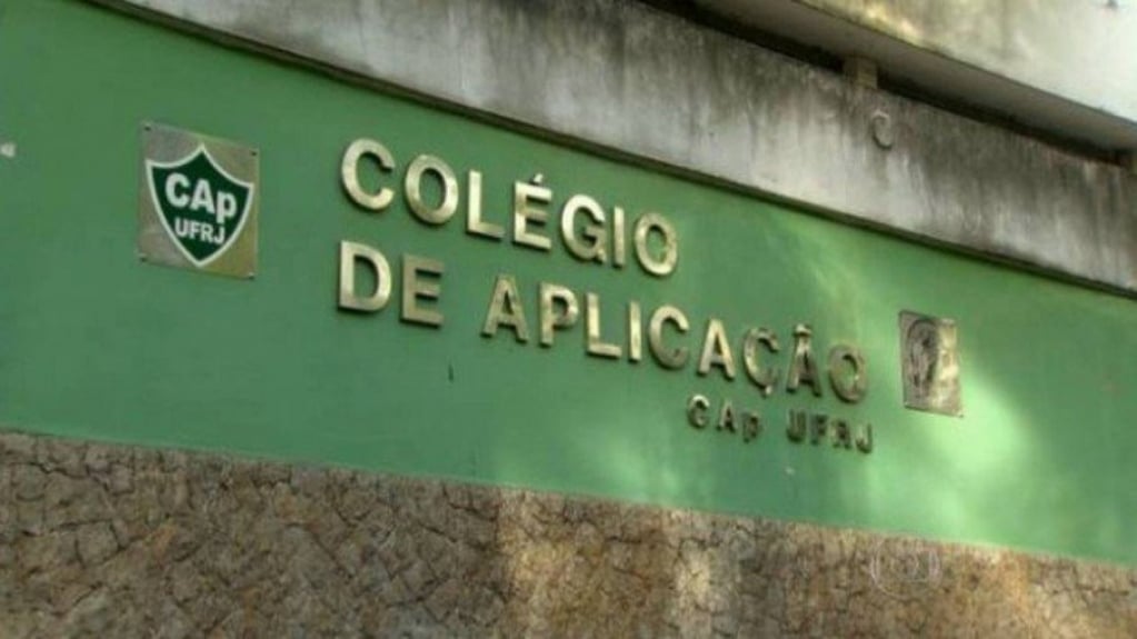 Pais de alunos do CAP UFRJ vão às ruas para pedir volta às aulas 100% presencial