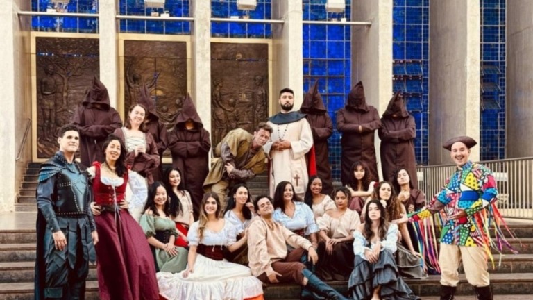 Redação GPS Escola de Música recebe a peça ‘O Corcunda de Notre Dame’