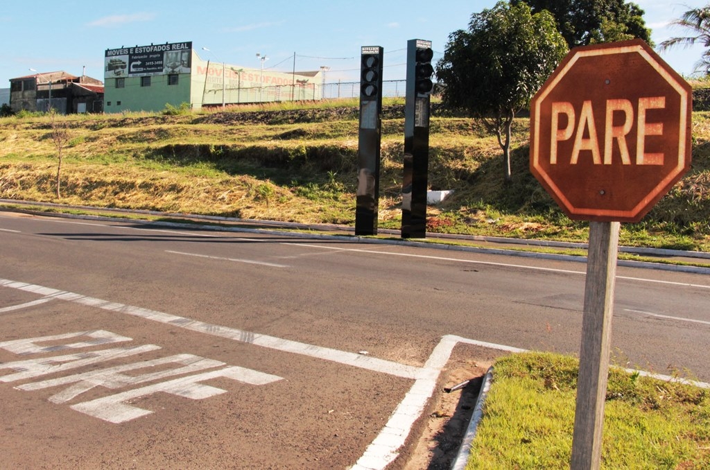 Prefeitura vai gastar até R$ 533 mil em semáforos; zona norte ganha novos pontos