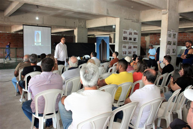 Os proprietários-condôminos dos apartamentos de alto padrão do London Residence, no centro de Marília, comemoraram na manhã deste sábado o estágio avançado das obras do empreendimento. Em um ano compl