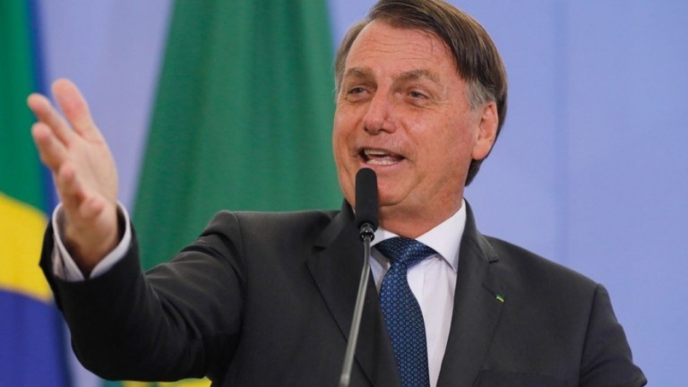 Bolsonaro pede que Petrobras reduza preço dos combustíveis