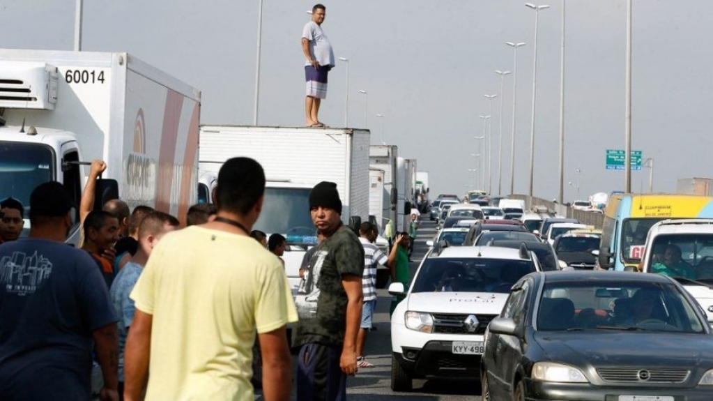 Caminhoneiros buscam apoio de outros setores para greve da categoria