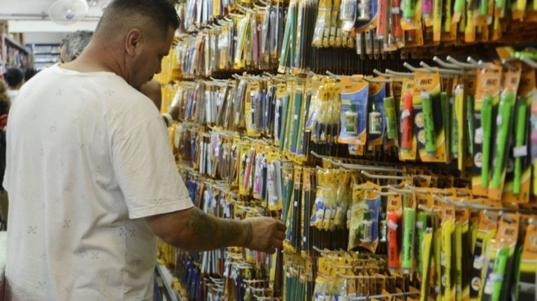 Varejo apresenta queda de 0,6% nas vendas em novembro, diz IBGE
