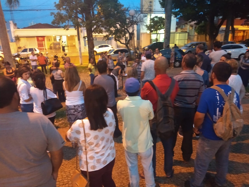 Servidores rejeitam proposta da prefeitura e marcam greve-protesto