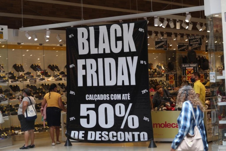 Comércio de Marília tem horário especial para Black Friday; Procon faz plantão