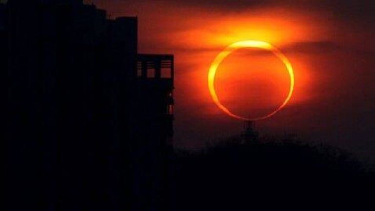 Reprodução/Twitter Eclipse solar acontece neste sábado (14)