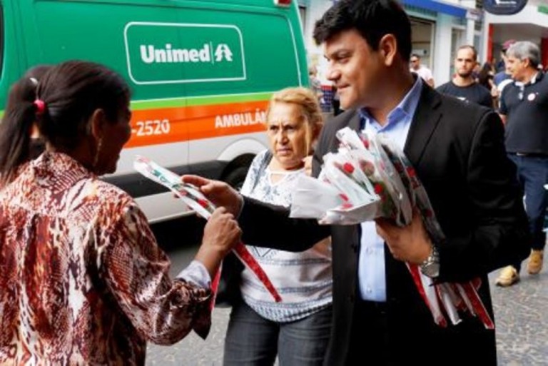 Comércio vai distribuir 8.000 rosas para mães em Marília