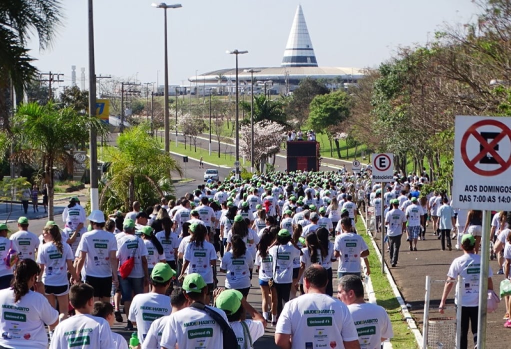 Caminhada Unimed espanta preguiça e estimula vida saudável em Marília