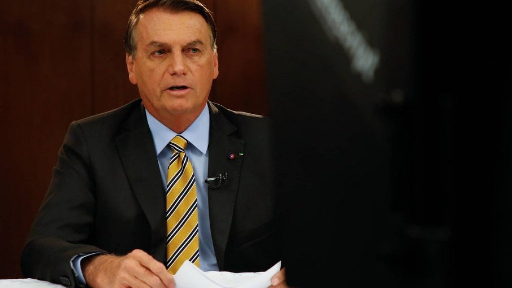 Bolsonaro é internado no Hospital das Forças Armadas Bolsonaro é internado no Hospital das Forças Armadas