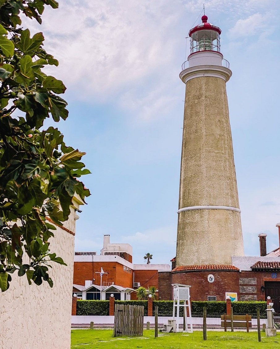 Farol de Punta del Este, no Uruguai.. Foto: Reprodução/Instagram @larentis 01.12.2022